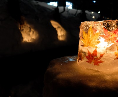 Otaru, Yuki Akari no Michi, Lanterne de glace incrustée de feuilles d'érable