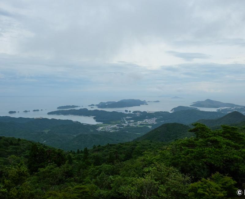 Ise (Mie), vue sur le nord-est de la péninsule et les îles au large de Toba depuis Ise-Shima Skyline Ise (Mie), vue sur le nord-est de la péninsule et les îles au large de Toba depuis Ise-Shima Skyline