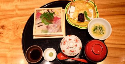 Oreiller de corps Food sushi japonais traditionnel 