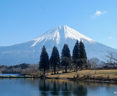 Lac Tanuki (Fujinomiya), vue sur le Mont Fuji en hiver