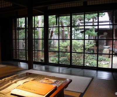 Maison traditionnelle Yoshijima (Takayama), vue intérieure sur le jardin de la résidence