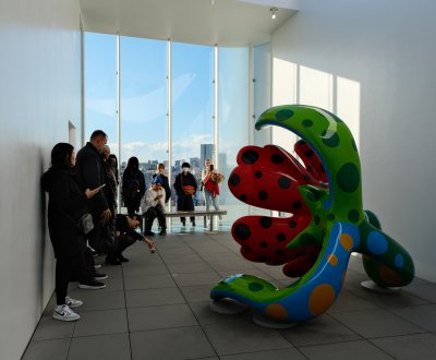 Yayoi Kusama Museum (Tokyo), œuvre de la série série Flowers That Bloom at Midnight vue de derrière