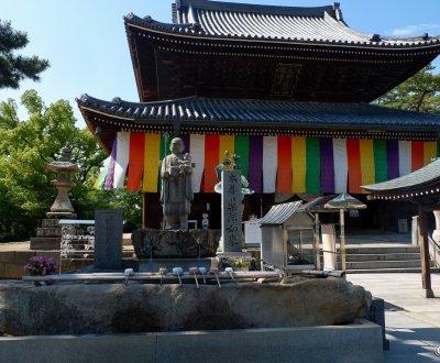 Zentsu-ji (Shikoku), Pavillon principal dédié à Yakushi-nyorai