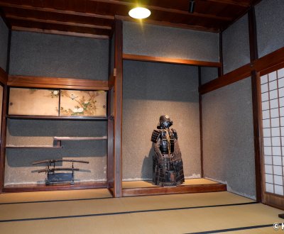 Maison de samurai Aoyagi-ke (Kakunodate), Exposition d'une armure de guerrier dans une pièce de style shoin-zukuri