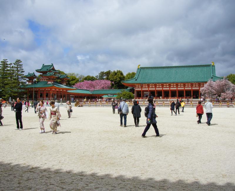 Heian-jingu - Le Sanctuaire Aux Cerisiers Pleureurs De Kyoto