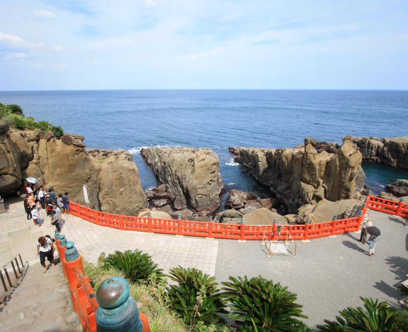 Udo-jingu (Miyazaki), vue sur le littoral depuis le sanctuaire Udo-jingu (Miyazaki), vue sur le littoral depuis le sanctuaire