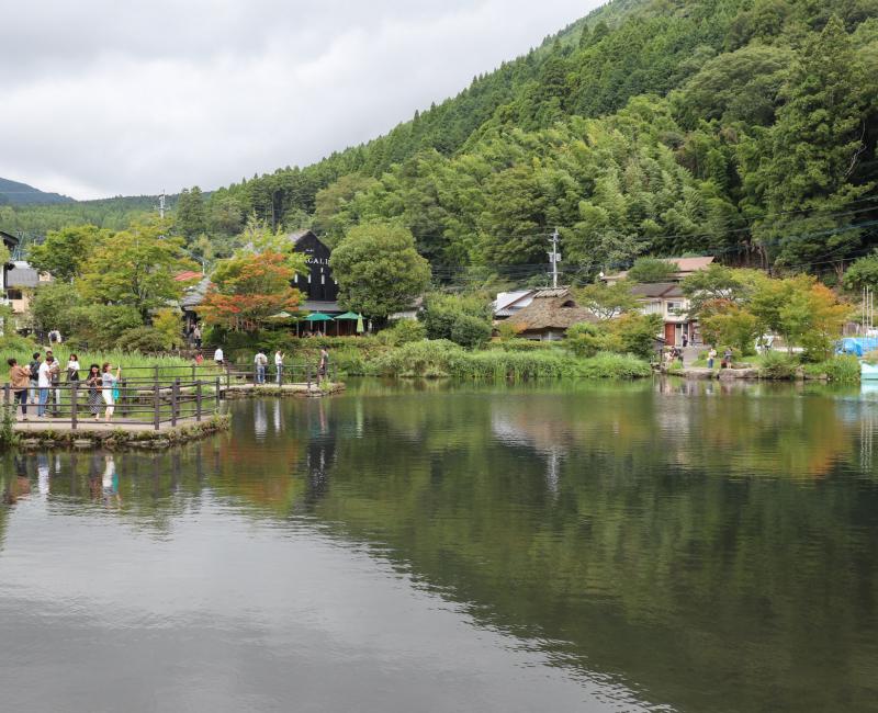 Yufuin (Oita), lac Kinrinko au début de l'automne Yufuin (Oita), lac Kinrinko au début de l'automne