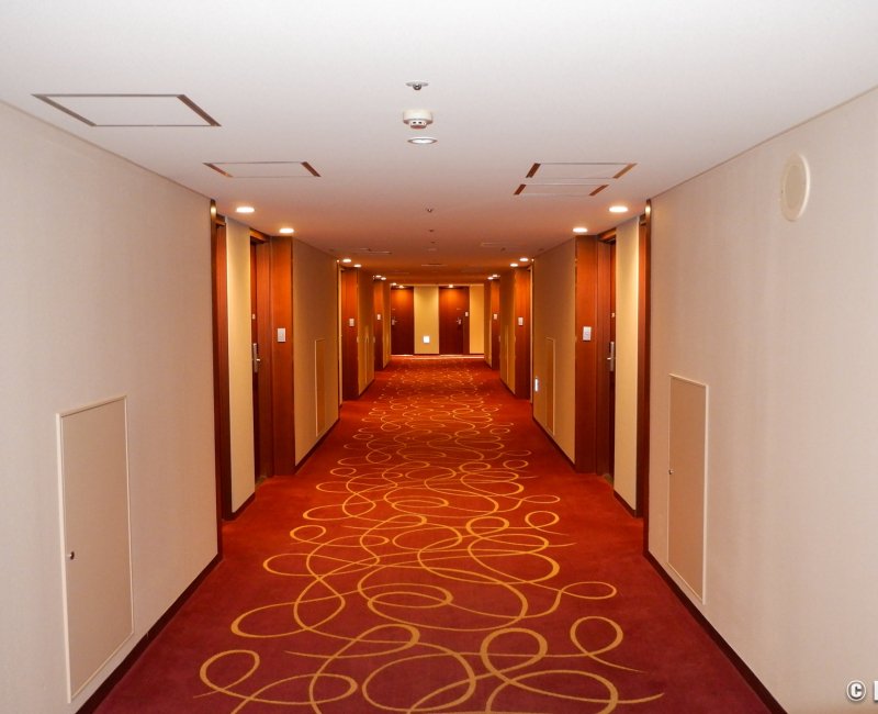 Akita Castle Hotel, couloir à l'étage des chambres de l'hôtel Akita Castle Hotel, couloir à l'étage des chambres de l'hôtel