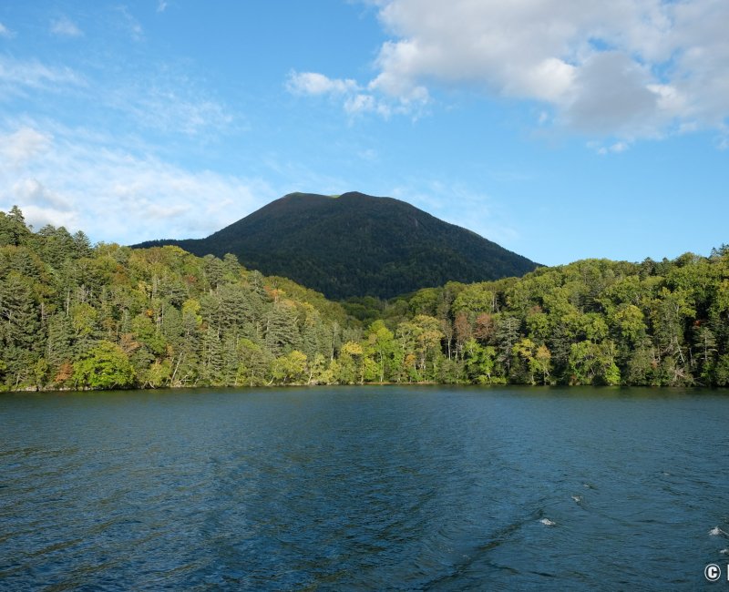 Parc national Akan-Mashu (Hokkaido), croisière en bateau sur le lac Akan Parc national Akan-Mashu (Hokkaido), croisière en bateau sur le lac Akan