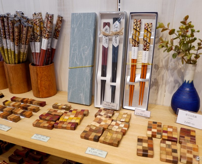 Hakone Crafthouse, vente d'objets en marqueterie de bois de Hakone 2 Hakone Crafthouse, vente d'objets en marqueterie de bois de Hakone 2