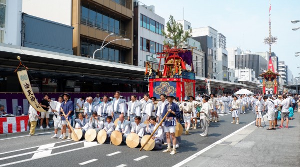 Défilé de chars au Gion Matsuri de Kyoto